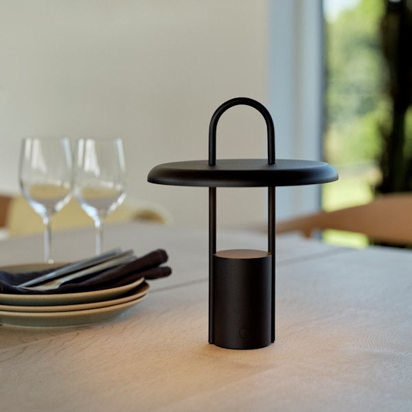 stelton Pier portable Tischleuchte schwarz